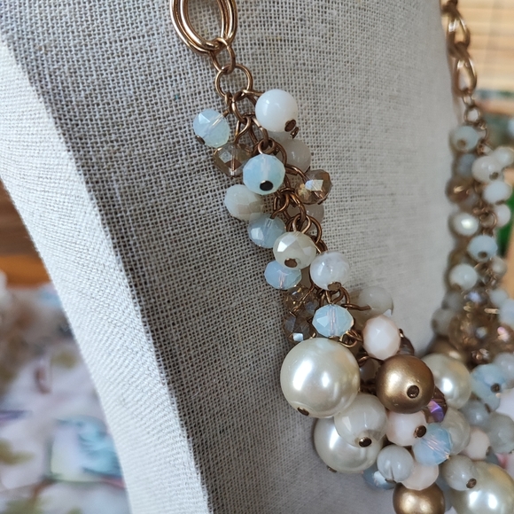 Faux Pearls Matte Brass Gold Chain Milky Glass Faceted Bead Bib Necklace EUC - Picture 6 of 13